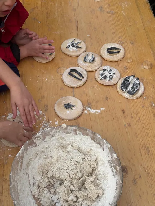 Empreintes d'animaux moulées en pâte à sel